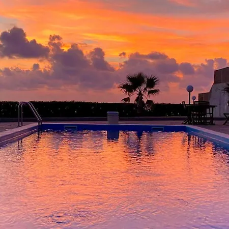 Gabbiano - Exclusive Seafront With Panoramic Views, Pool, Garden & Private Access - Anzio