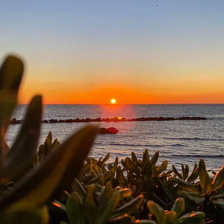 Gabbiano - Exclusive Seafront With Panoramic Views, Pool, Garden & Private Access - Holiday home Anzio